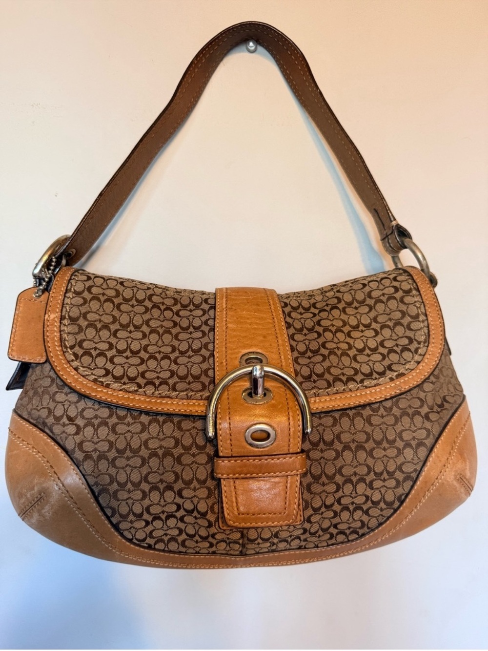 🌸 COACH Vintage Y2K Signature Shoulder Bag with Leather Trim.